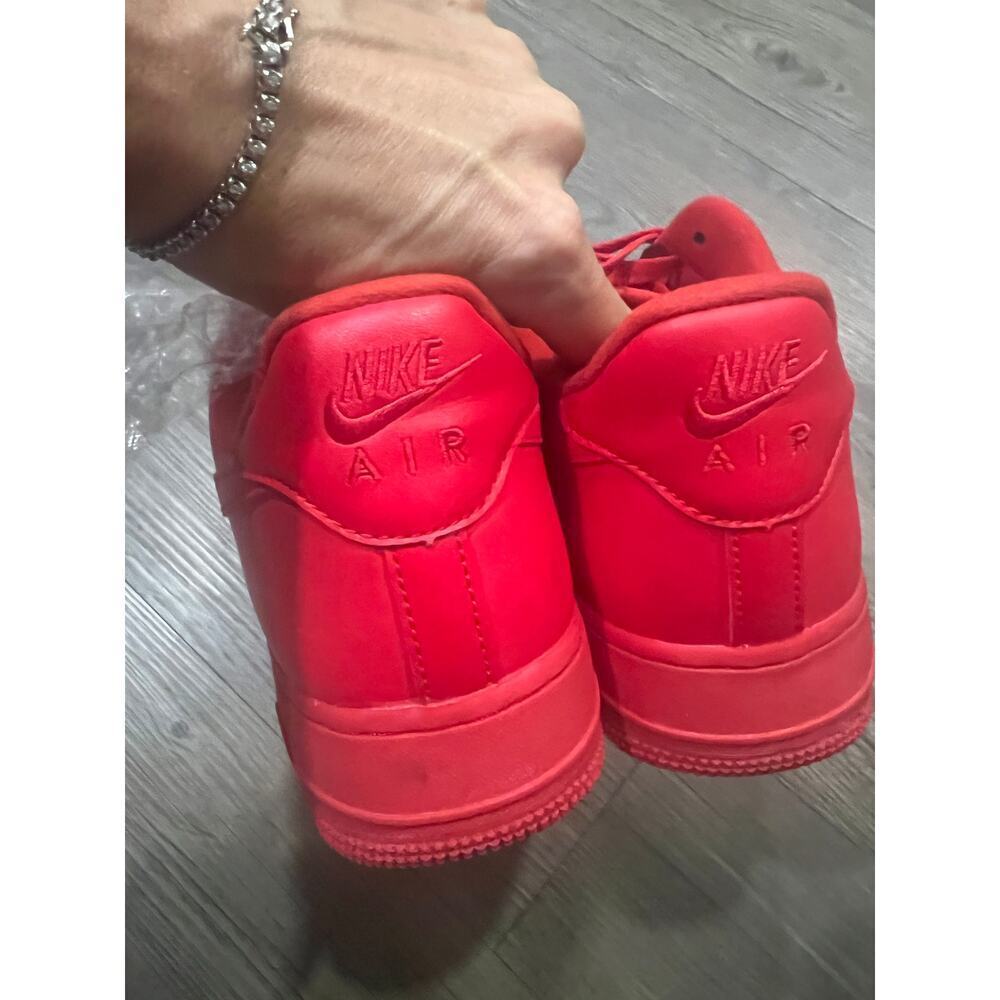 Nike Air Force 1 Low
Triple Red - Picture 4 of 6